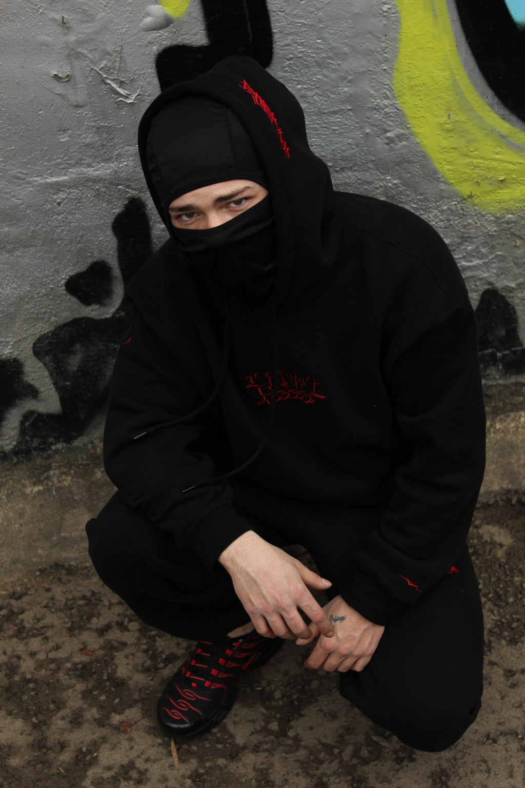 Black and Red Premium Throwie Track-Set